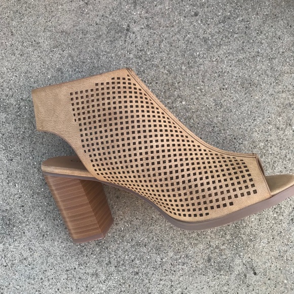 Perforated open toe , open HEEL tan velcro strap - Picture 2 of 7